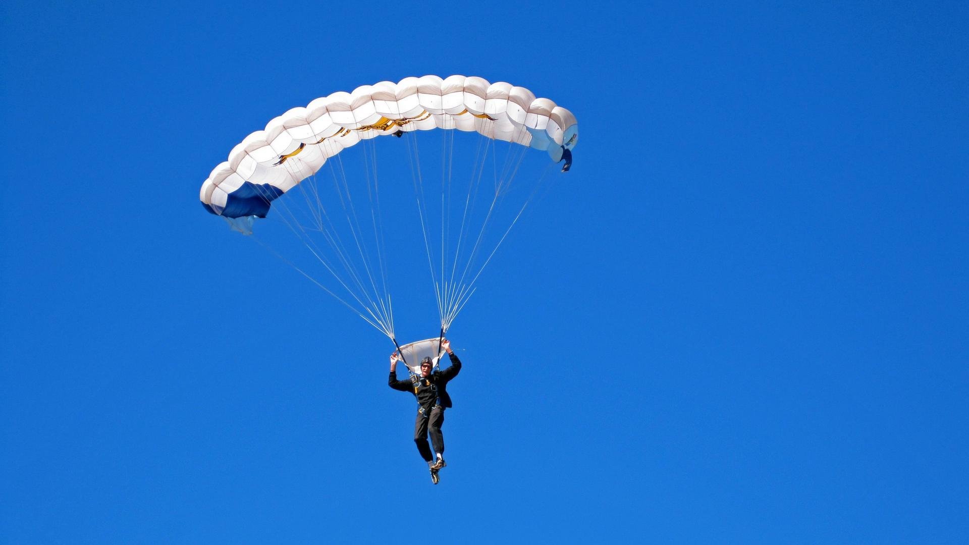 足球训练机器人进入青训中心，足球机器人比赛规则